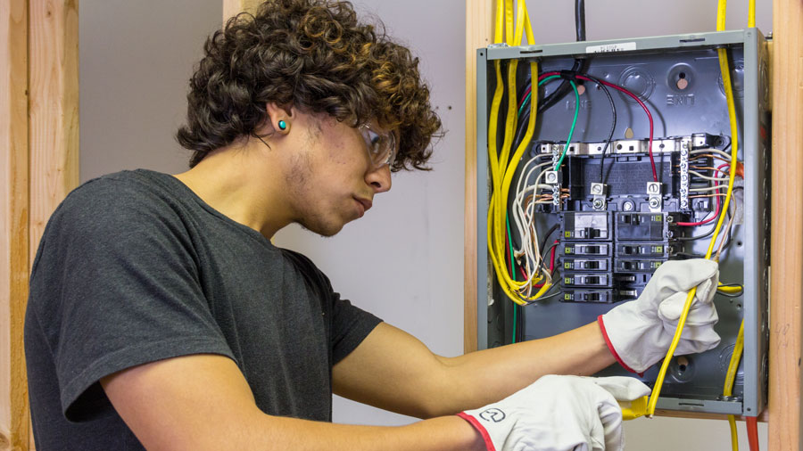 Warum eine professionelle Prüfung elektrischer Anlagen entscheidend ist